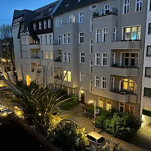 Cozy Modern With Small Balcony In The Heart Of Berlin